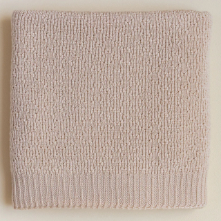 Opgevouwen HVID Blanket Deken Dora Oat in beige extrafijne merinowol
