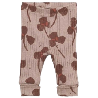 Play Up Legging Bloemenprint Bruin Baby gedragen in een outfit met warme roodbruine en naturel tinten.