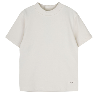 Baje Studio t-shirt creme leon white coconut productfoto met minimalistische uitstraling en luxe afwerking.