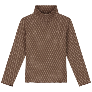 Vooraanzicht van de Charlie Petite Longsleeve Col June Brown CP Logo met hoge col en all-over CP Logo print.