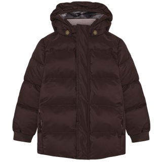 Voorkant van de Enfant Winterjas Coffee Bean Bruin model 240459 met afneembare capuchon, ritssluiting en gewatteerde banen.