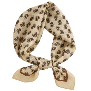 Shop de Maja Kids sjaal Stella Bloemen in beige. Vierkant kindersjaaltje van 55 x 55 cm voor om de hals, in het haar of als tasaccessoire.