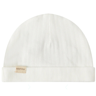 MarMar Copenhagen Muts Aiko Pointelle Gentle White met omgeslagen rand en subtiel pointelle-patroon op een witte achtergrond.