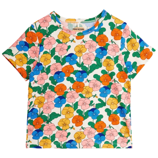 Mini Rodini Violas AOP SS Tee in de kleur Multi met een all-over print van gele, blauwe, roze en oranje viooltjes op de voorkant.