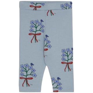Voorkant van de The Campamento Bouquets Light Blue Baby Leggings in lichtblauw met bloemenboeketten en rode strikjes op zachte ribstof voor baby's en peuters.