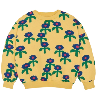 Voorkant van de The Campamento Blue Daisies Allover Sweatshirt met gele basis en vrolijke all-over blauwe bloemenprint.