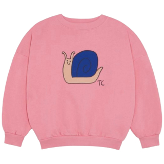Voorkant van de The Campamento Snail Pink Sweatshirt met een grote vrolijke slakkenprint op een zachte roze sweater.