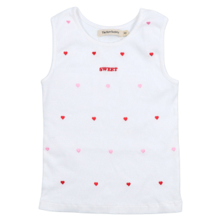 The New Society top crème met rode en roze geborduurde hartjes en rode Sweet tekst op de borst