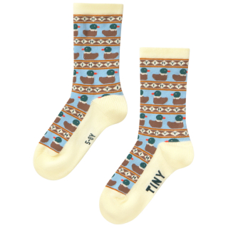 Geel-blauwe Tiny Cottons Sokken Tiny Ducks met bruine eenden, groene koppen, rode snavels en een elastisch boord.