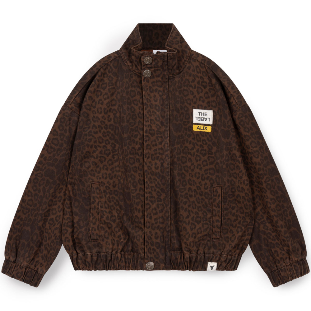 Alix Mini jas panterprint bruin met The Label-details en opstaande kraag


