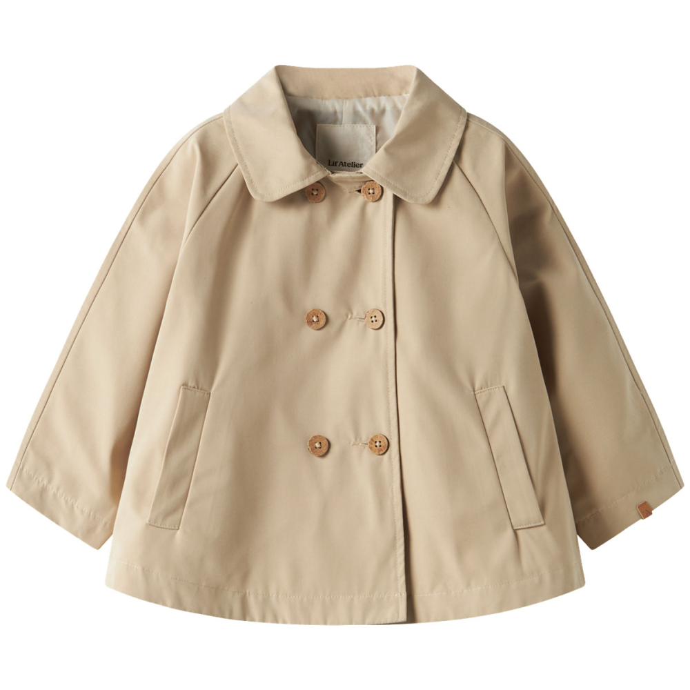 Lil Atelier zomerjas beige voorkant met dubbele knoopsluiting