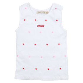 The New Society top crème met rode en roze geborduurde hartjes en rode Sweet tekst op de borst